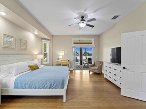 3 bedrooms, iron/ironing board, WiFi, bed sheets - Port Charlotte Lake front home Heated Pool, Dock (Port Charlotte)