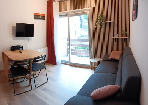 Renovated T2, private parking and balcony, classified 2*.