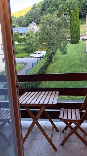 T2 rénové , parking privé et balcon. calme, lumineux, proche de tout. classé 2*