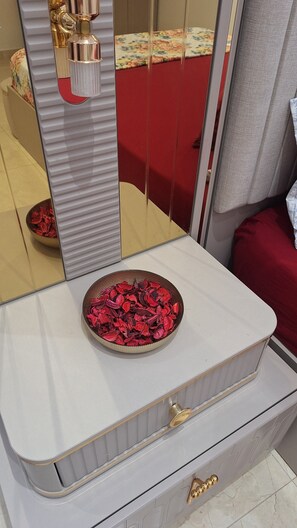 2 slaapkamers, een strijkplank/strijkijzer, wifi, beddengoed