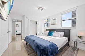 Appartement, 3 chambres, patio | Fer et planche à repasser, accès au Wi-Fi (inclus)