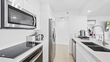 Appartement, 3 chambres, patio | Cuisine privée | Cafétière à espresso