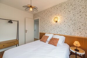 4 bedrooms, internet, bed sheets