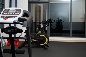 Fitness facility - Modern Luxe Apartment w/ Gym & Pool (Lagos)