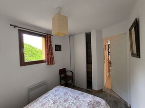 2 bedrooms