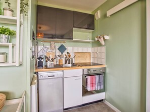 Fridge, microwave, oven