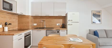 Réfrigérateur, four, plaque de cuisson, lave-vaisselle