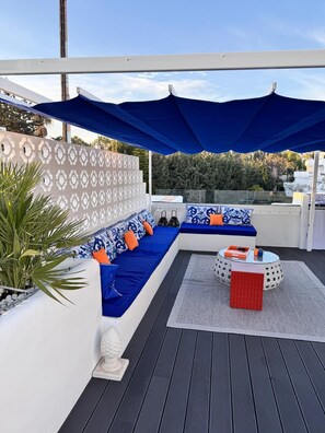 Terrace/patio - 3-bedroom penthouse in delightful El Paraíso with AC and internet. (El Paraíso)