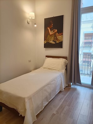 2 bedrooms, iron/ironing board, Internet, bed sheets