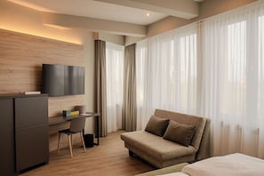 Comfort Double Room, River View | In-room safe, iron/ironing board, free WiFi - East Five Hotel (Offenbach am Main)