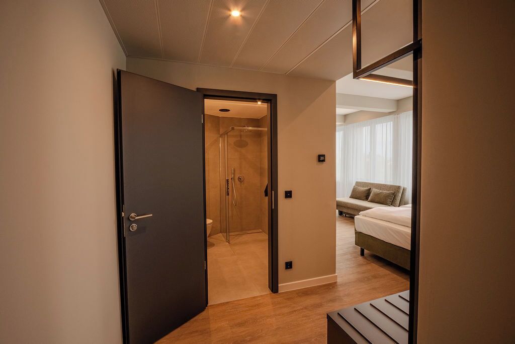 コンフォート ダブルルーム リバービュー | バスルーム | スリッパ