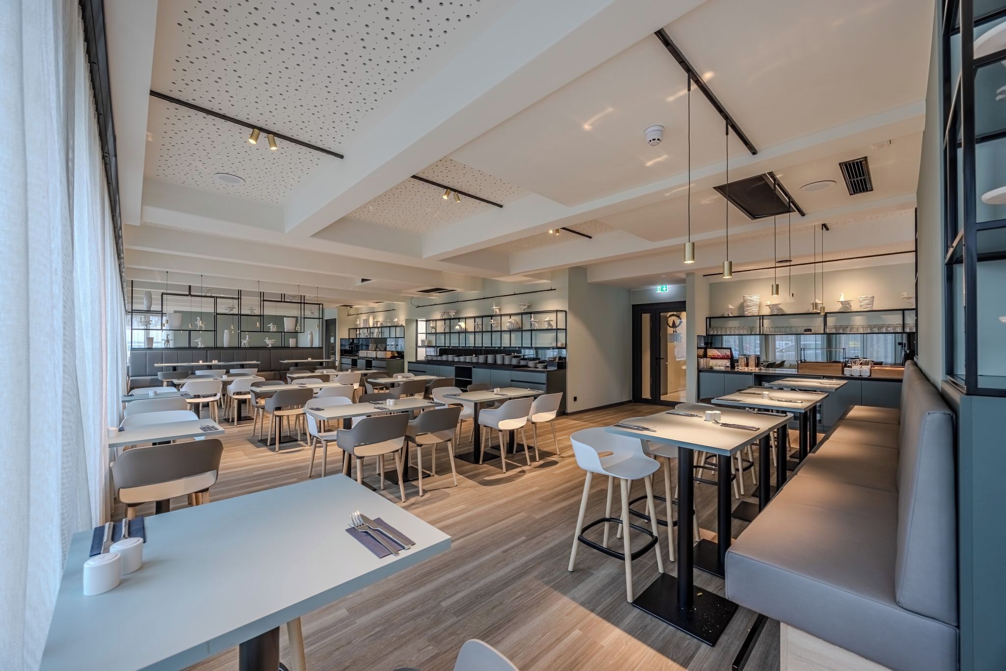 بوفيه فطور مجانًا يوميًا