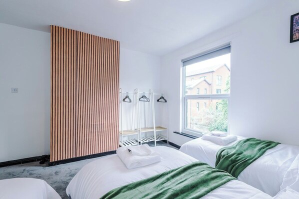 5 bedrooms, iron/ironing board, free WiFi