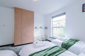5 Schlafzimmer, Bügeleisen/Bügelbrett, kostenloses WLAN