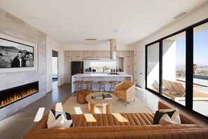 TV connectée, cheminée