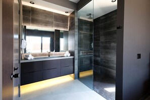 Douche, serviettes fournies