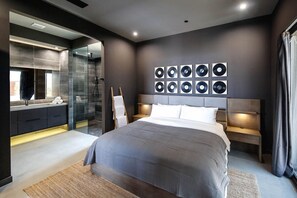 2 عدّة غرف نوم ومكواة/لوح كي وواي فاي مجانًا وملاءات أسرّة