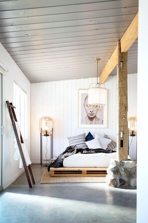 Interior - Desert Muse - Midcentury Retreat w Pool + Views (Joshua Tree)