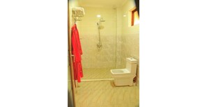 ผ้าเช็ดตัว, สบู่, กระดาษชำระ