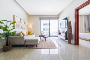 شقة فاخرة - بمنظر للمسبح | منطقة المعيشة