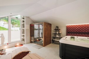 Área de tratamiento exterior, una bañera de hidromasaje, baño turco