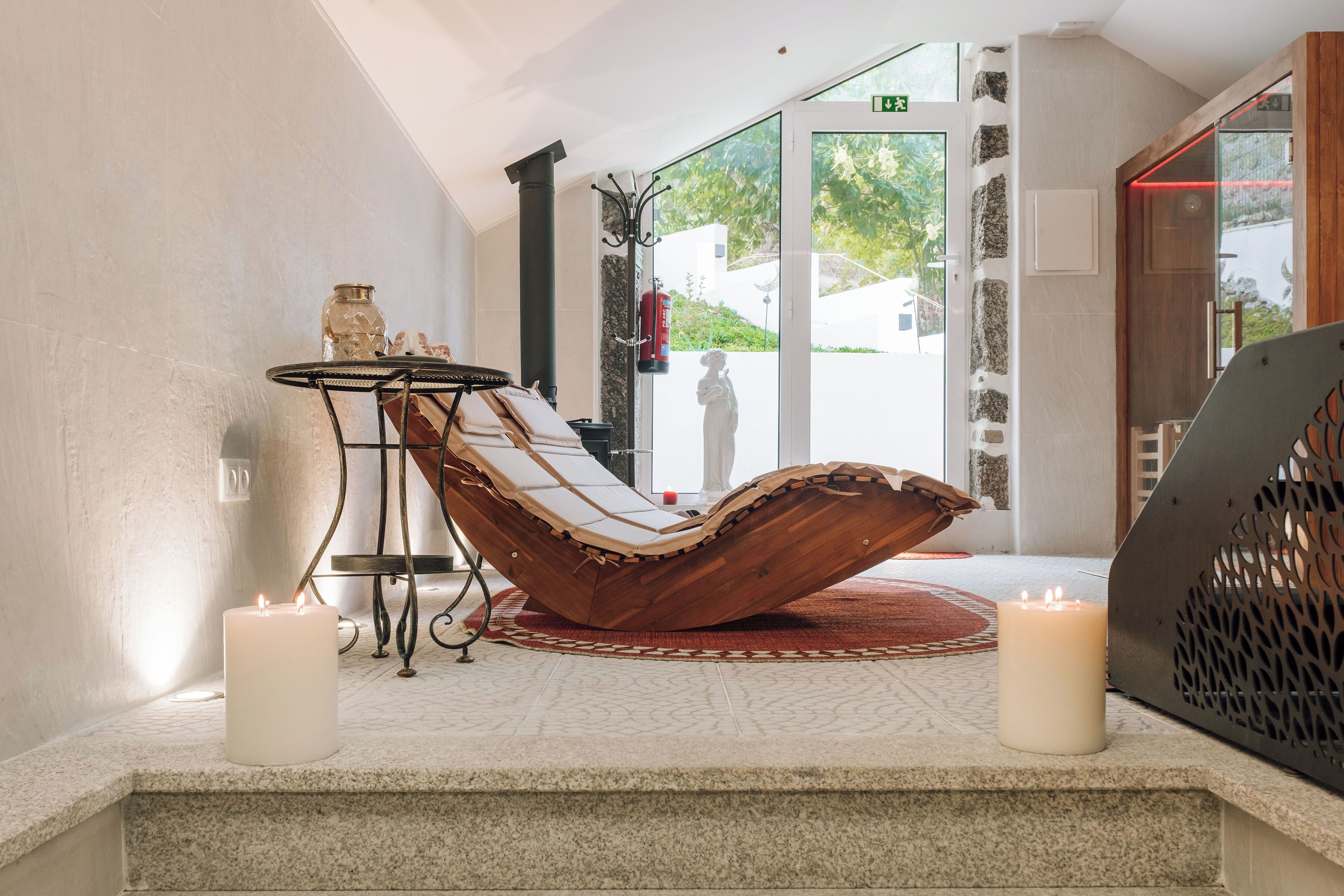 Outdoor treatment areas, hot tub, steam room, Thai massages