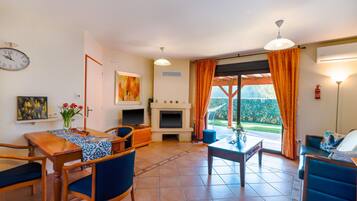 Télévision, cheminée