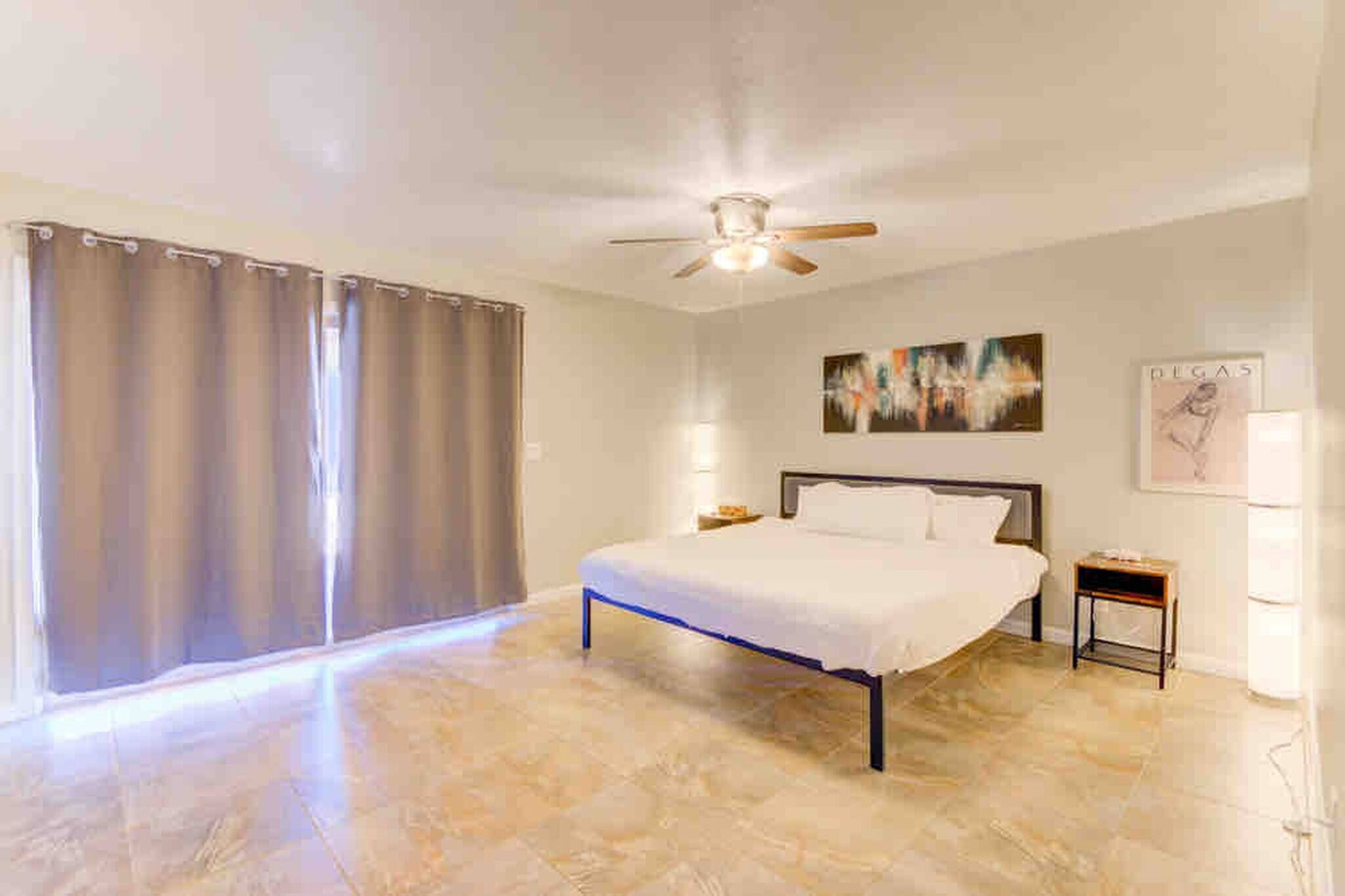 5 soverom, strykejern/-brett, internettilgang og sengetøy