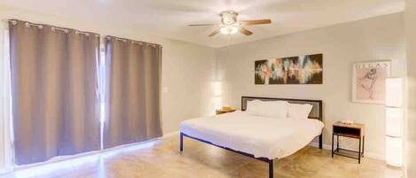 5 室のベッドルーム、アイロン / アイロン台、インターネット、ベッドシーツ