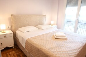 Departamento Confort, cocina | Tabla de planchar con plancha, wifi gratis y ropa de cama 