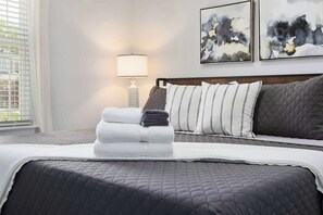 4 habitaciones, tabla de planchar con plancha, cuna de viaje y wifi