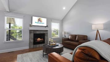 Fernseher, Kamin, Tischfußball