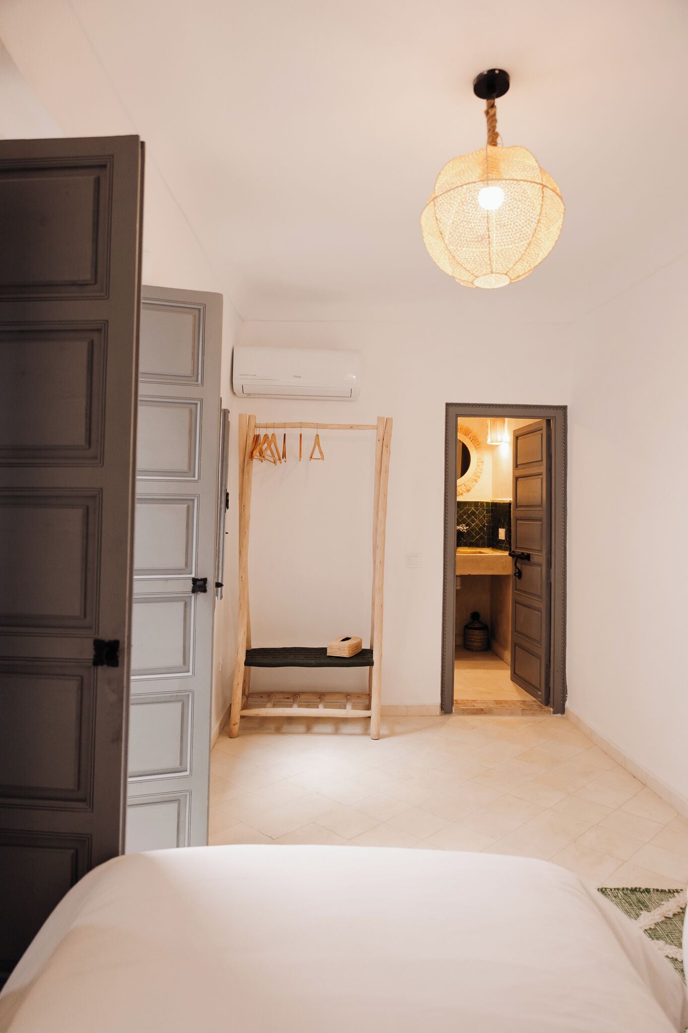 Habitación Deluxe con 1 cama doble o 2 individuales, vistas al patio | Caja fuerte y wifi gratis