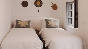 Phòng đôi hoặc 2 giường đơn Deluxe, quang cảnh sân vườn | Két bảo mật tại phòng, truy cập Internet không dây miễn phí