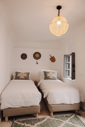 Kamar Double atau Twin Deluks, pemandangan halaman | Brankas dan Wi-Fi gratis