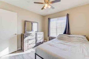 3 bedrooms, iron/ironing board, Internet, bed sheets