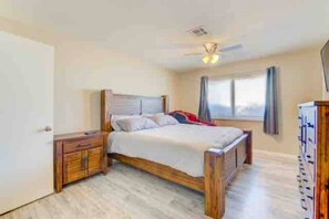 3 bedrooms, iron/ironing board, internet, bed sheets