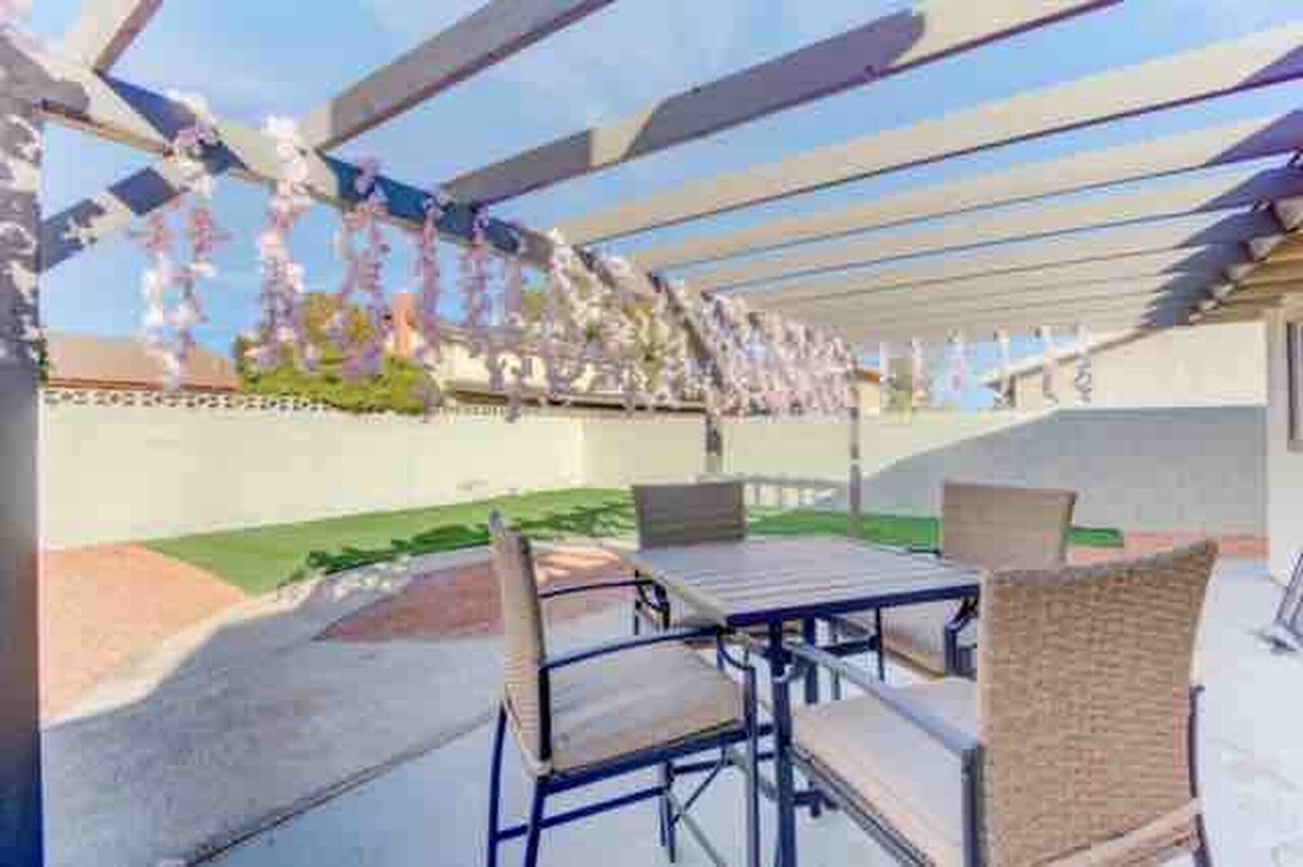 Special Sale! King Bed! EV Charger! Rain Shower!