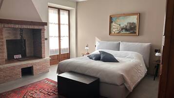 6 bedrooms, iron/ironing board, travel cot, free WiFi