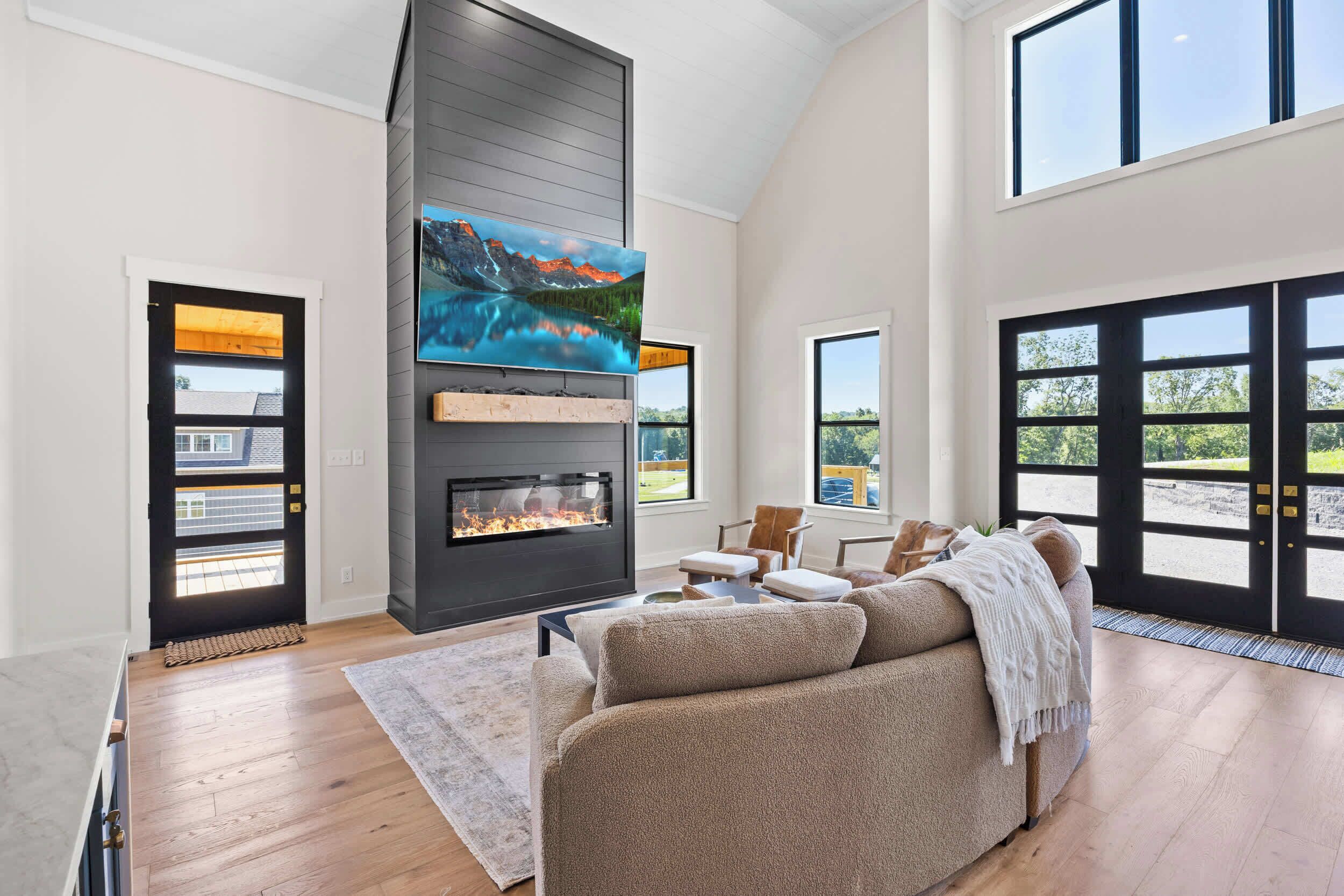 Fernseher, Kamin, Arbeitsbereiche