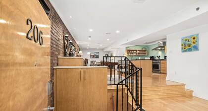 West Dickson Loft-IN Entertainment District