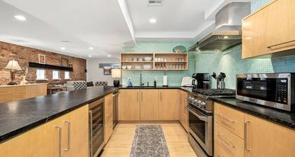 West Dickson Loft-IN Entertainment District