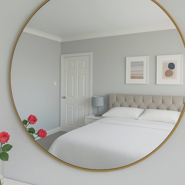 3 habitaciones, tabla de planchar con plancha, internet y ropa de cama 