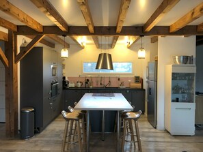 Micro-ondes, four, plaque de cuisson, lave-vaisselle