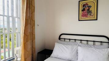 1 sovrum, strykjÀrn/strykbrÀda, internet och sÀngklÀder