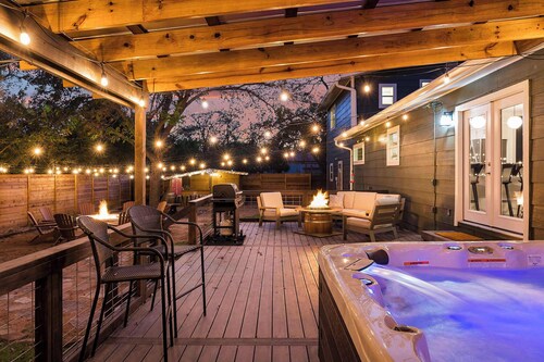 Gruene Haus - Close to Main, Hot Tub & Fire Pit