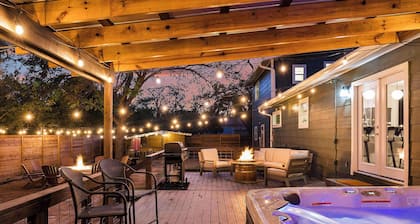 Gruene Haus - Close to Main, Hot Tub & Fire Pit