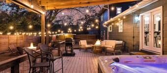 Gruene Haus - Close to Main, Hot Tub & Fire Pit