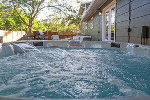 Bain à remous extérieur