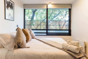 2 habitaciones, escritorio, tabla de planchar con plancha y wifi 